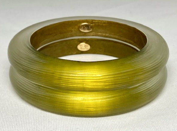 LG243 matching pr Alexis Bittar olive lucite bangle